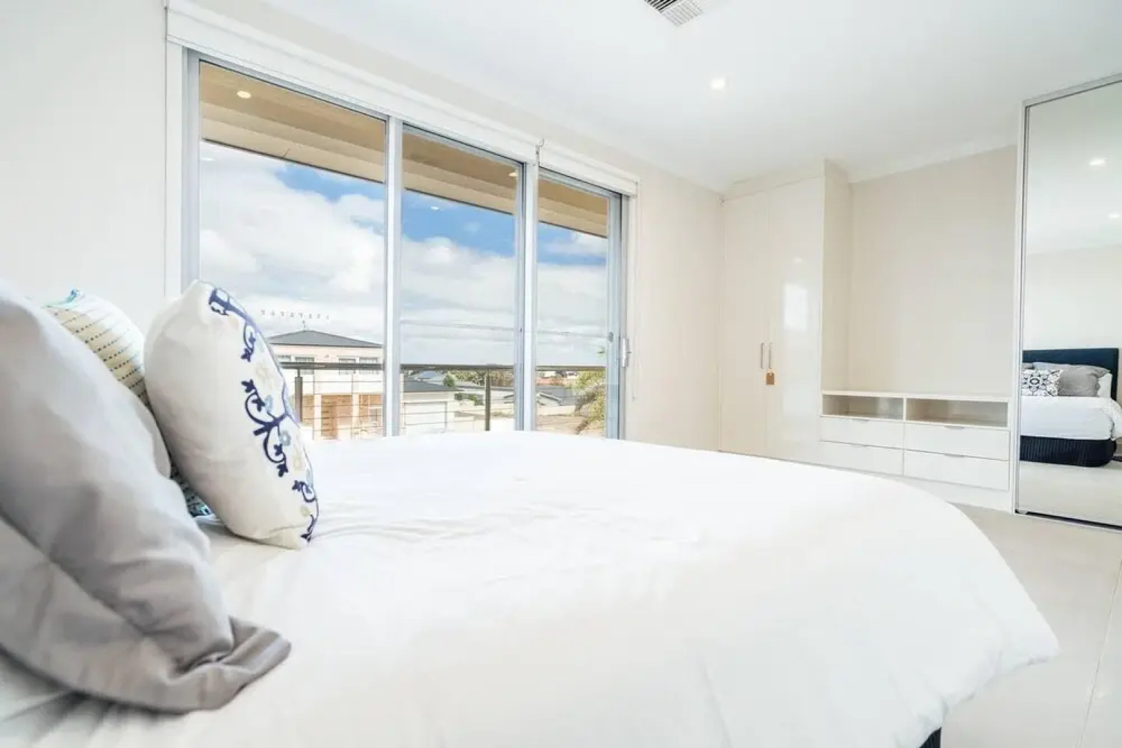 La Bella Vita-beachfront Living - Lift - Sunset Views