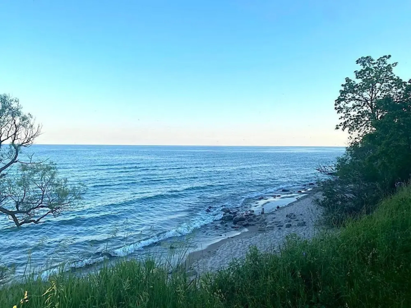 Brand New Walk Out Bsmt Apt Near Beach