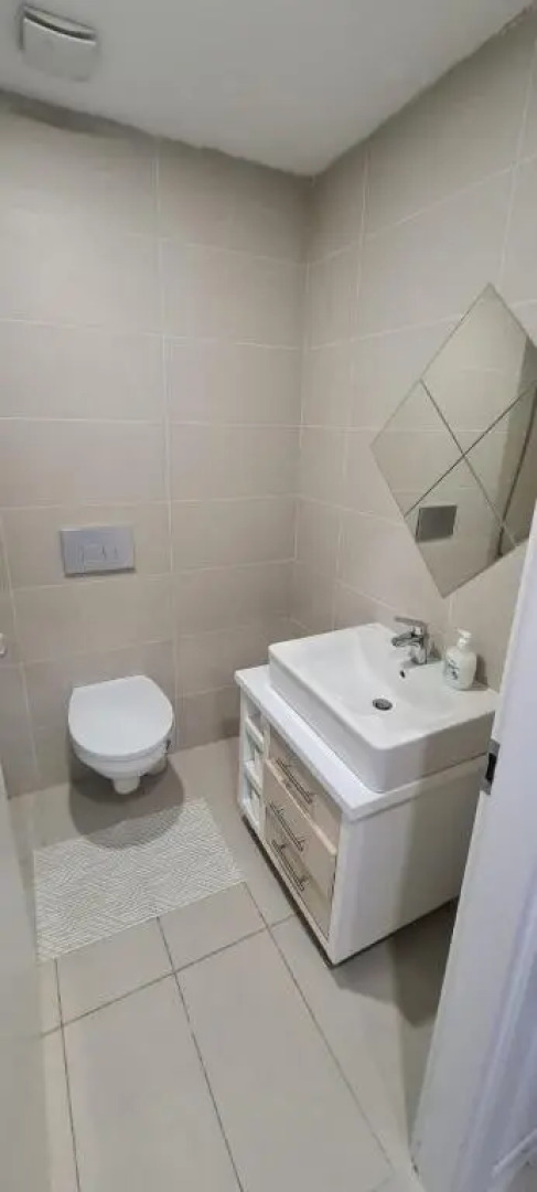 Aden apart Cosmopolis