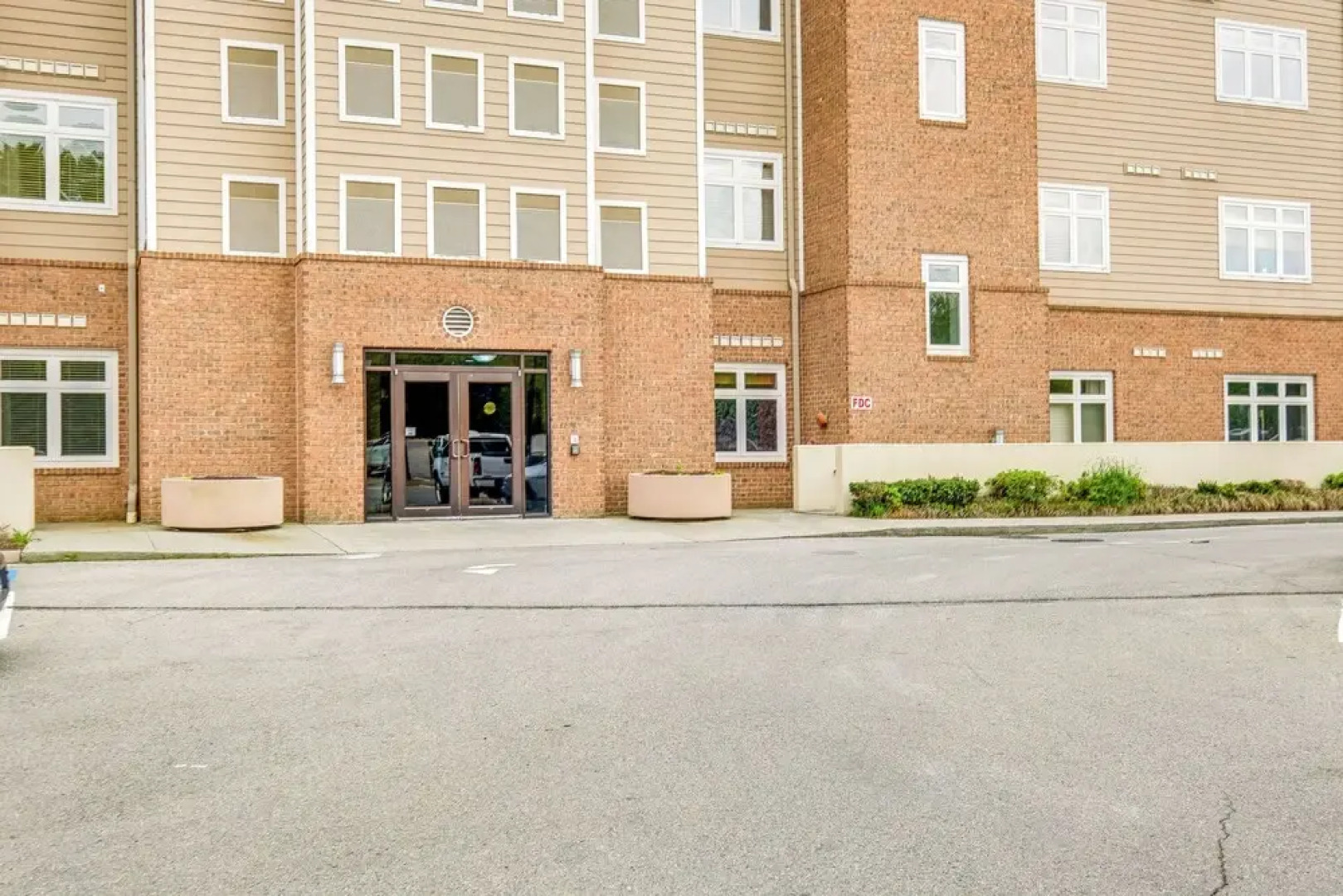 Resort Amenities & Beach Access: Huddleston Condo