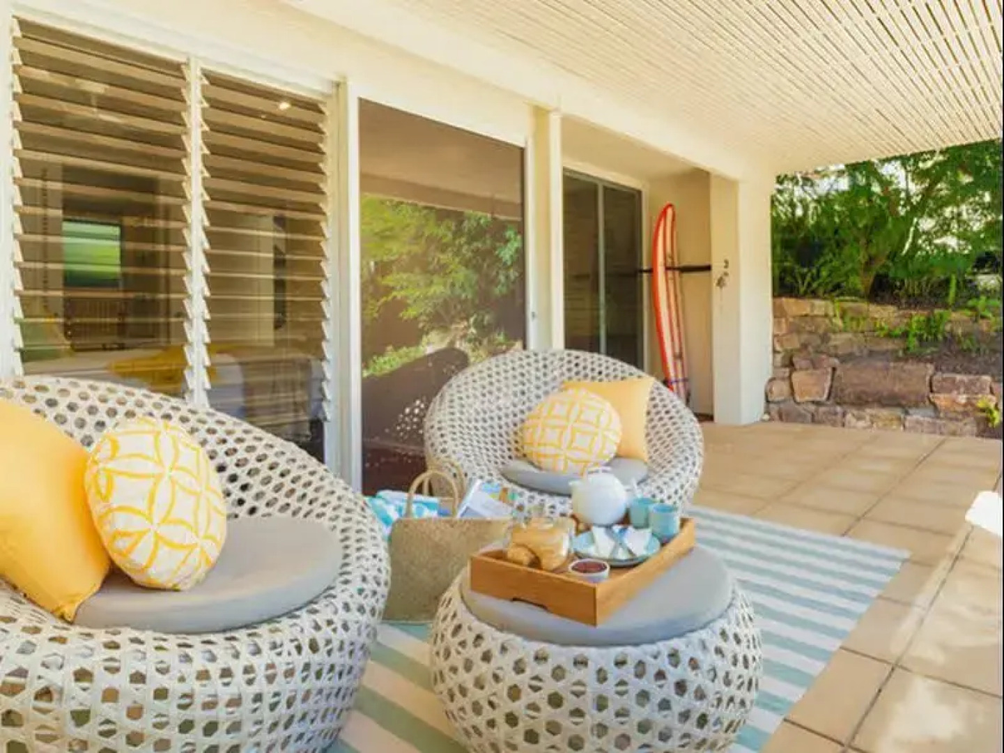 3 Dolphins Apartments