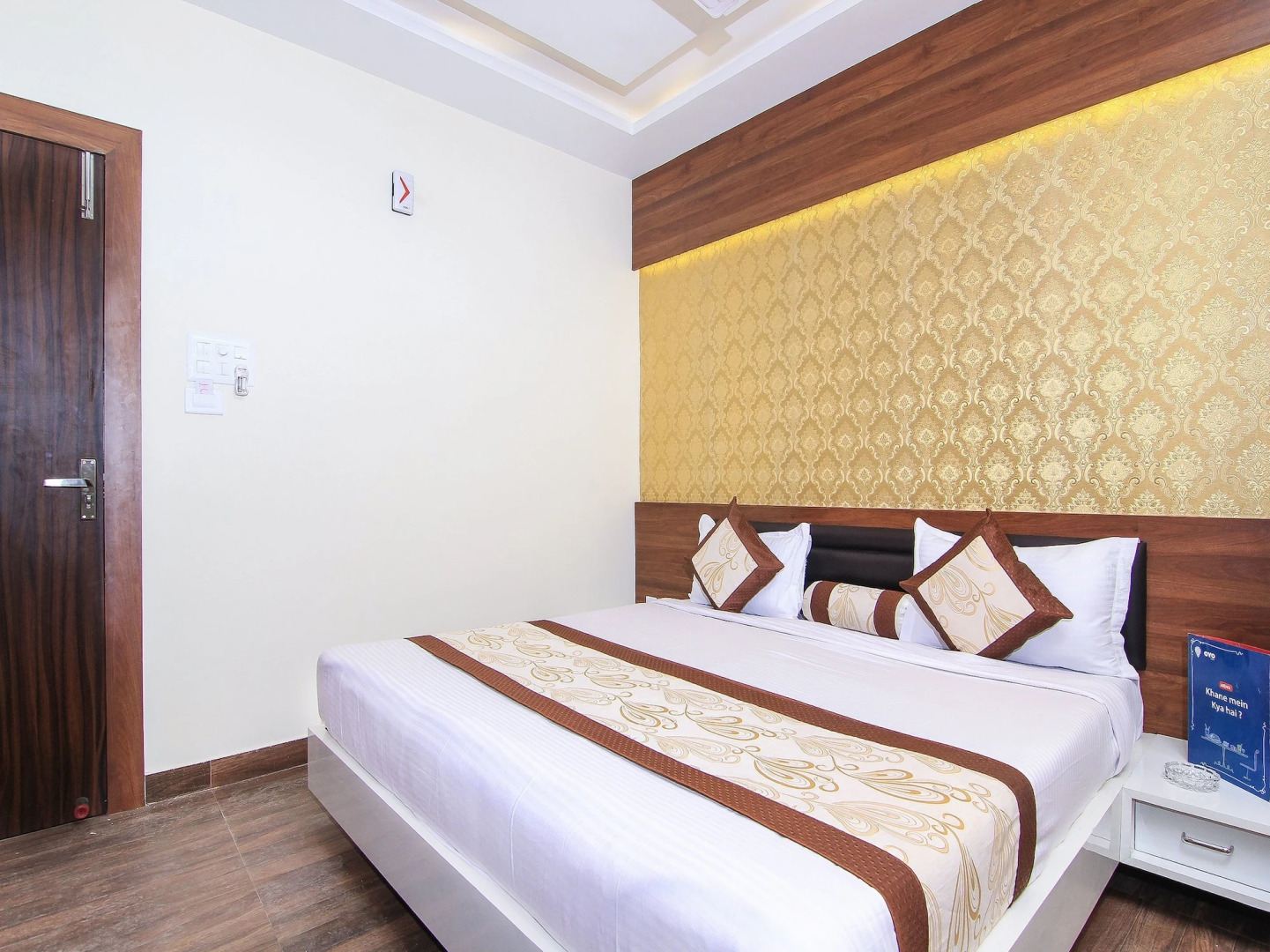 OYO 14886 Hotel Royal Paradise