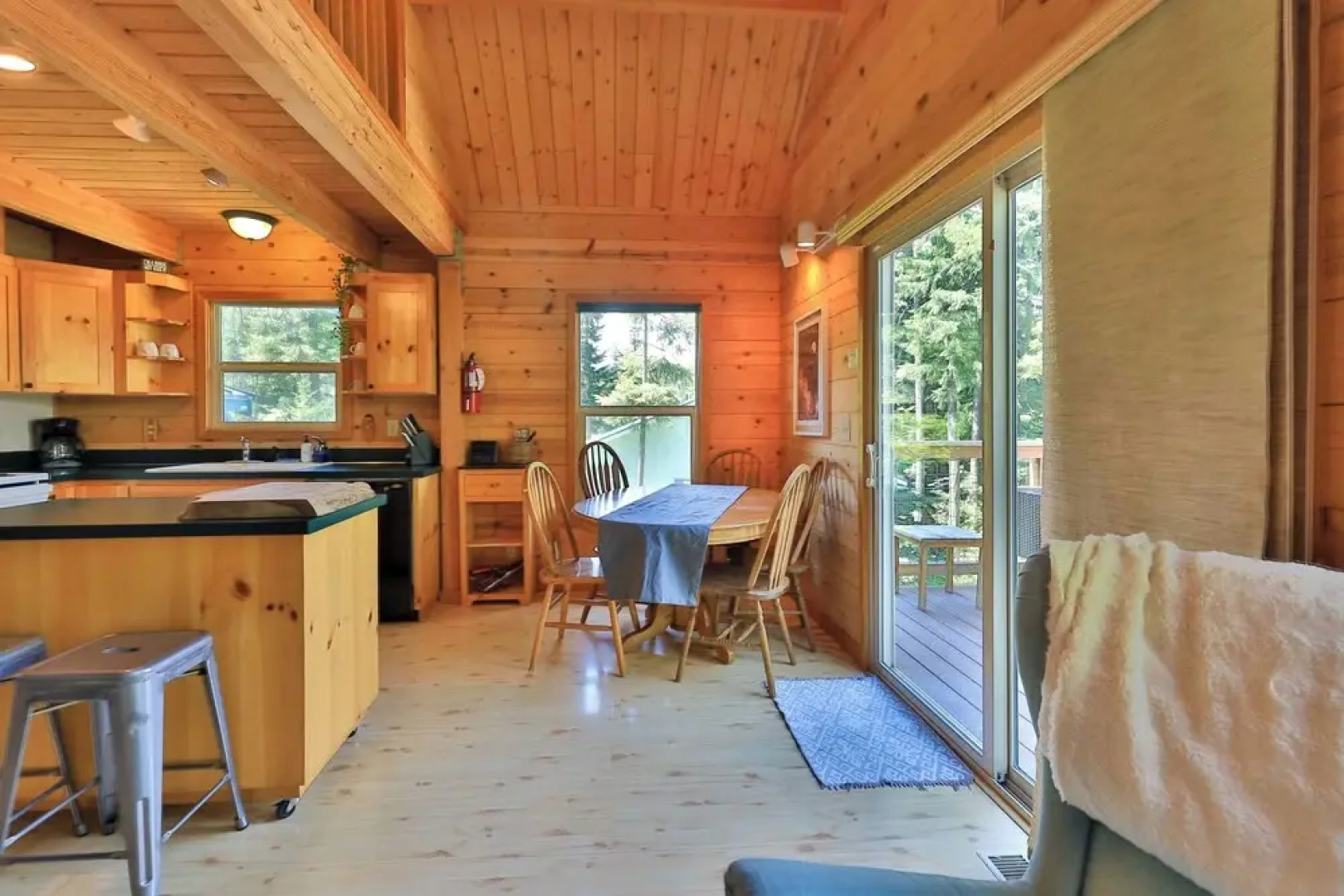 Leavenworth Cabin 3 Mi to Lake Wenatchee: Hot Tub!