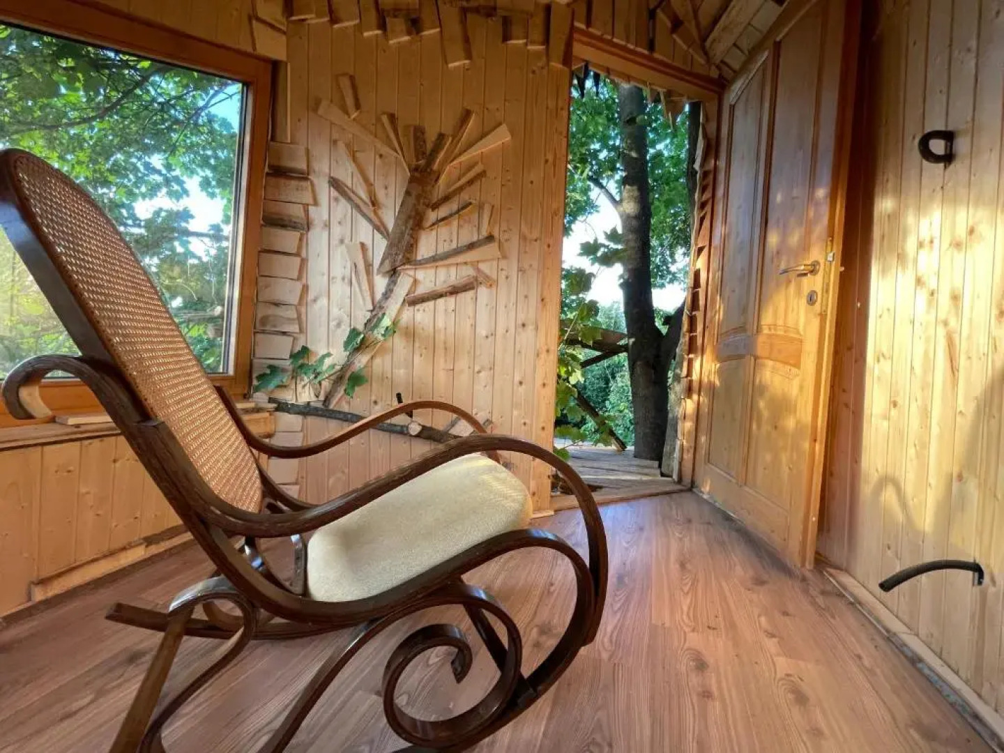 Lombliget Velence Vendégház