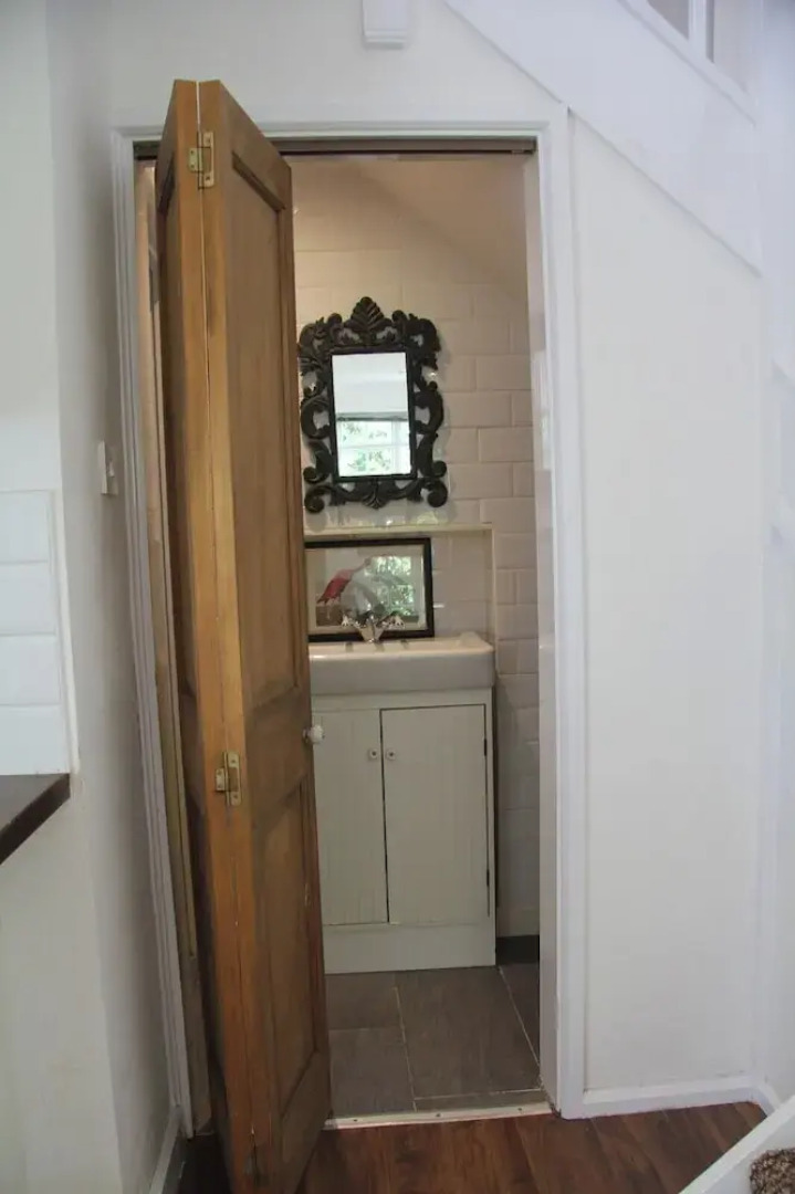 Woodlands Cozy Cottage in Gerrards Cross, Sleeps 2