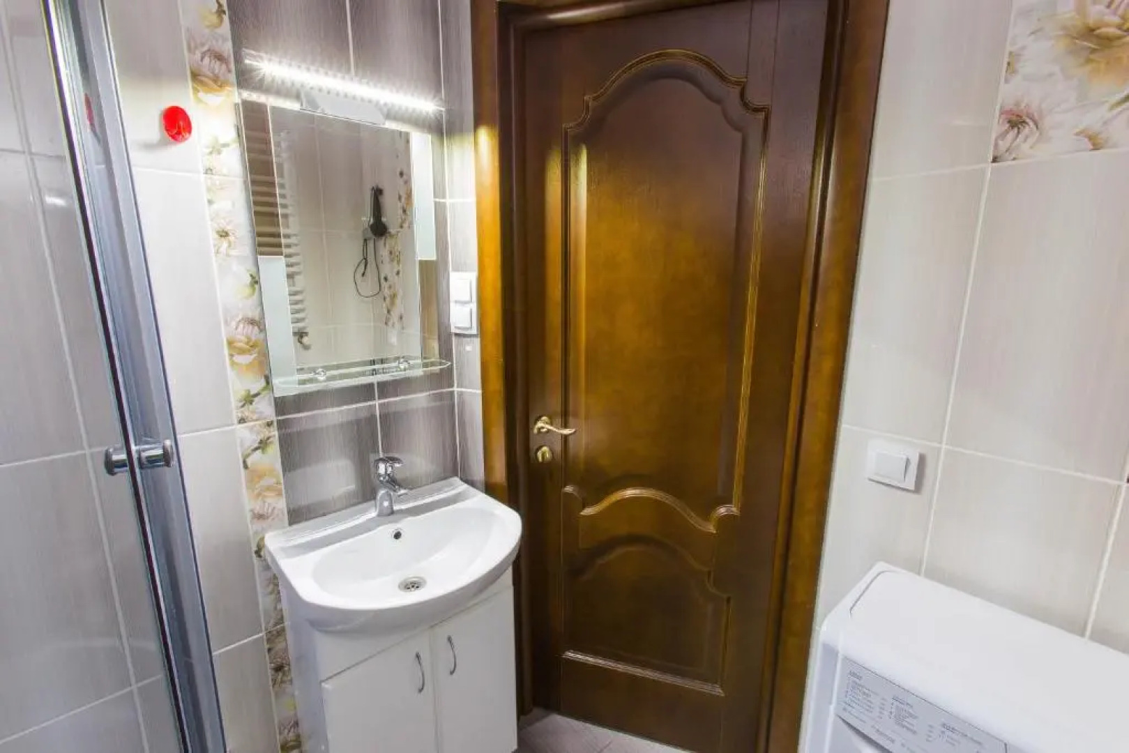 Modern Apartment on Akademika Sakharova 27a