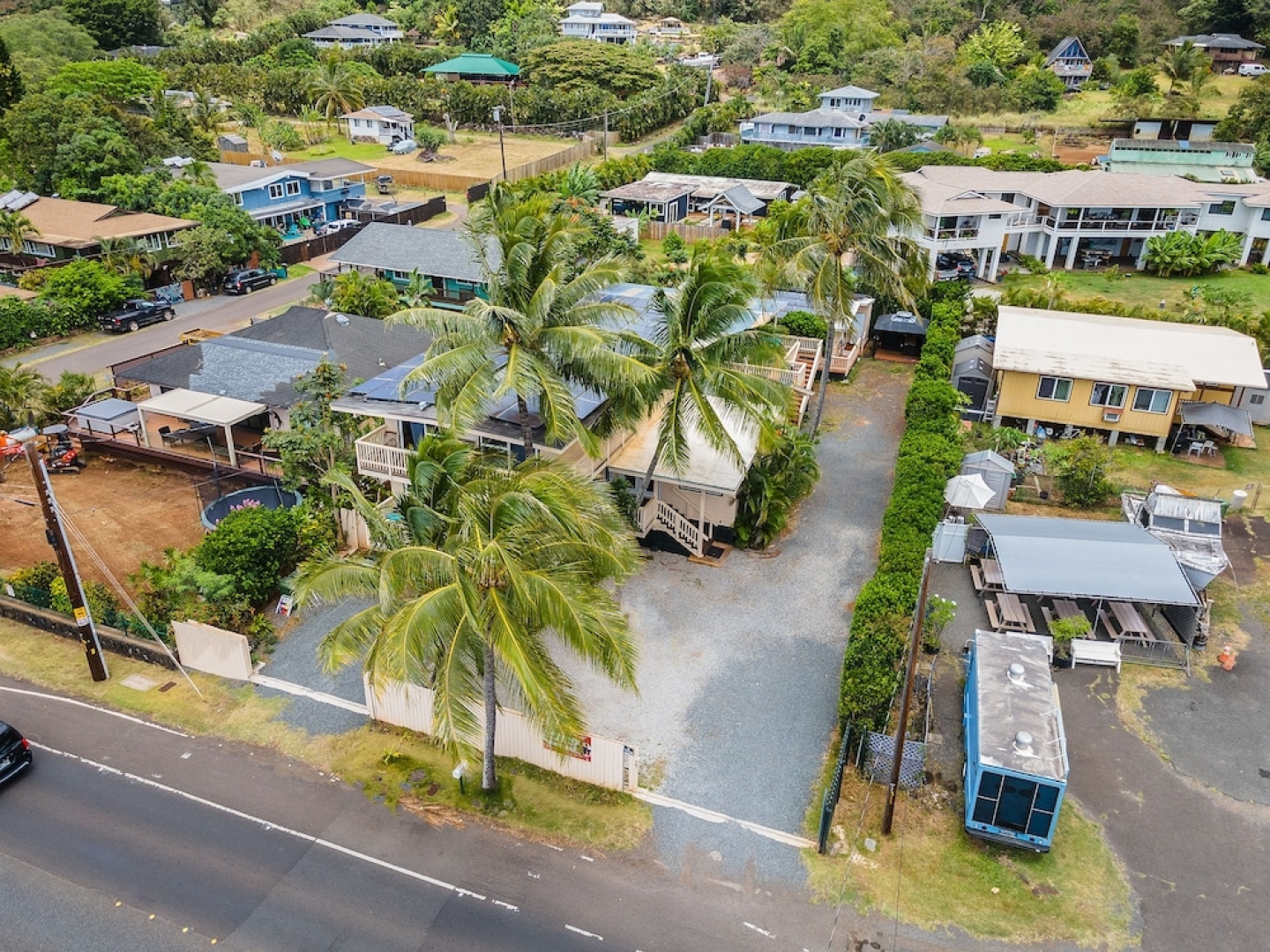 Large 2 BR with Front and Back Deck BBQ