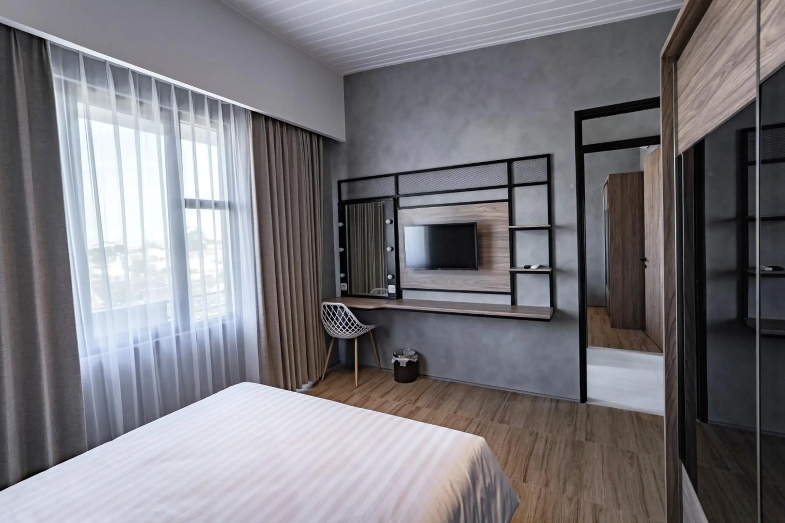 LOA Living Solo Baru