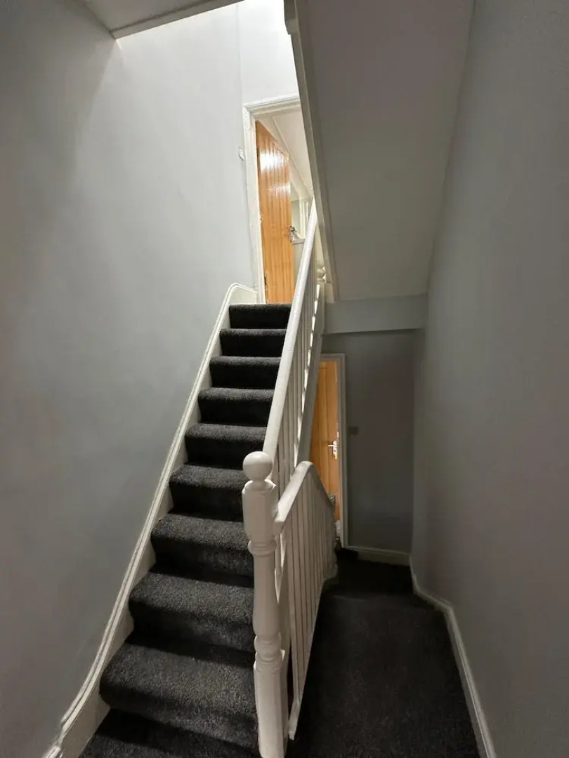 Cozy Manchester House - Stay With Host Onsite