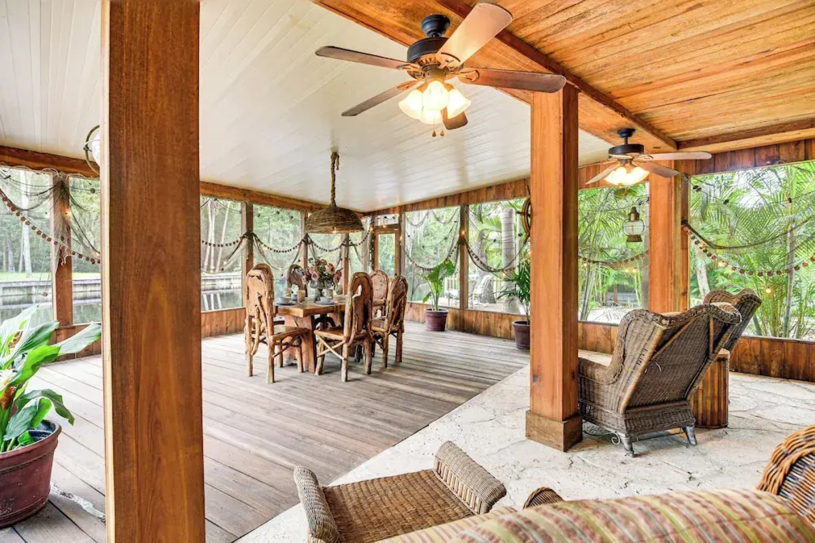 Sandy Shore & Multi-boat Dock! St Johns River Home