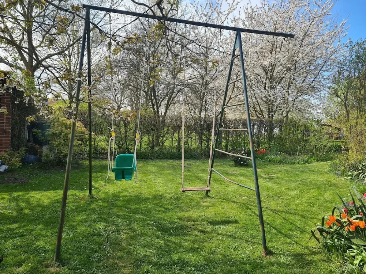 Retreat With Garden & Family Amenities