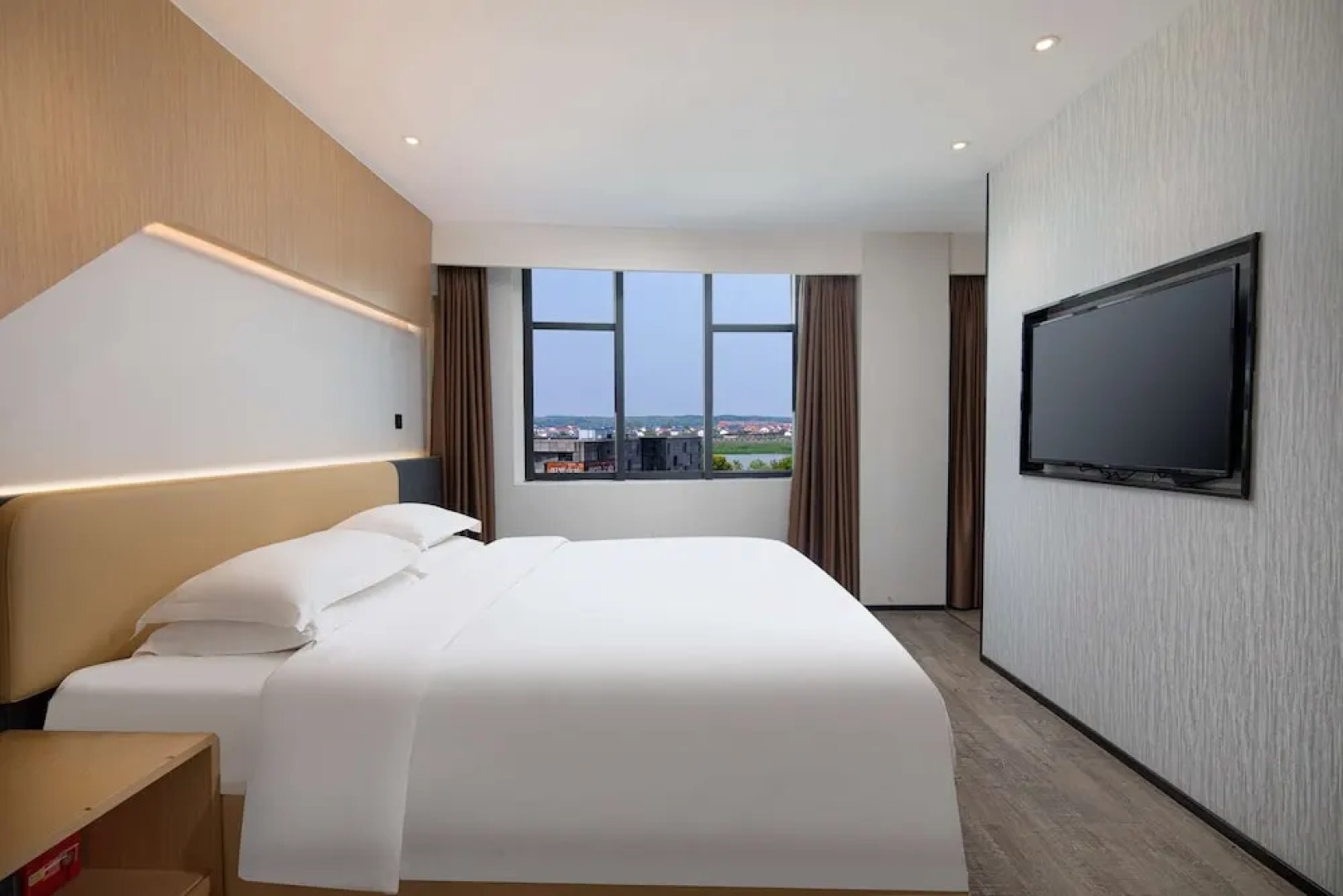 Microtel by Wyndham Miluo Downtown Hotel