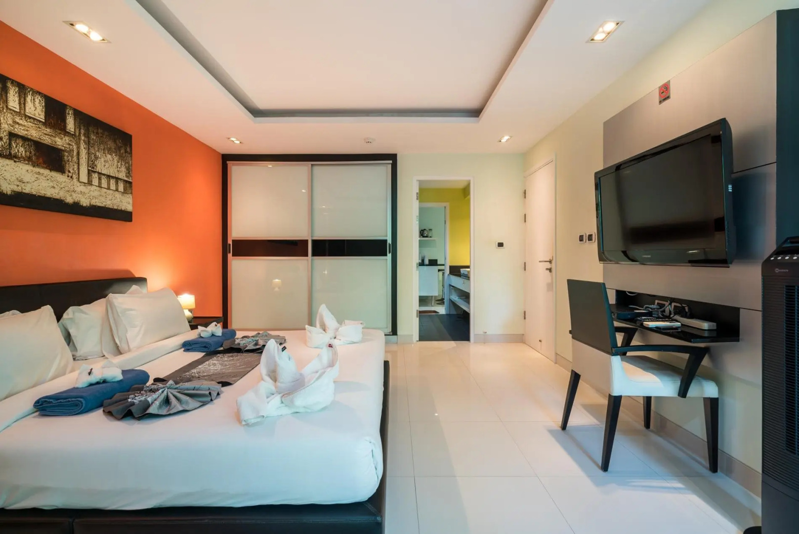 N308 - Walk to the beach apartment in Kamala, pool, gym, parking