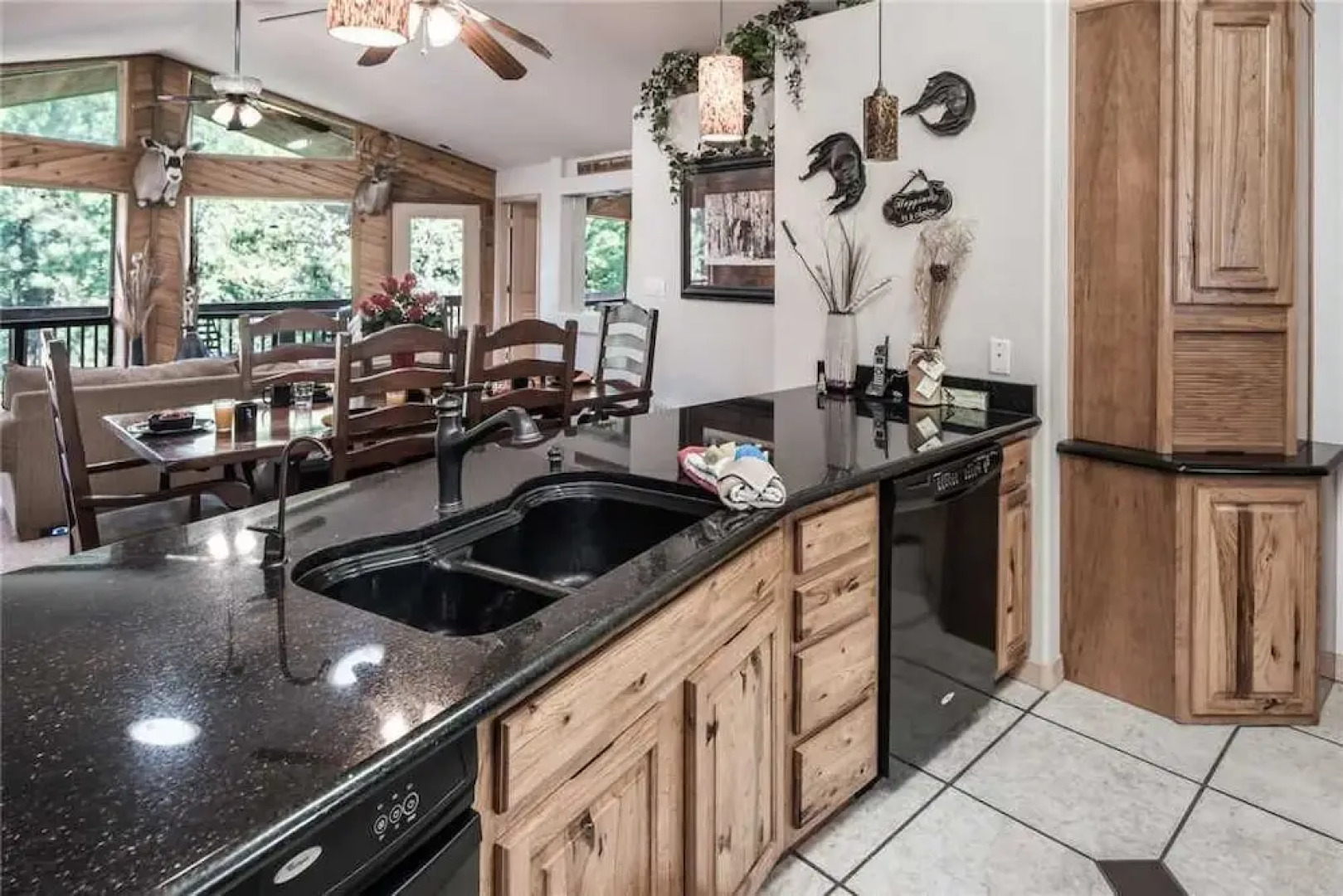 A River Runs Through It - Three Bedroom Cabin with Hot Tub