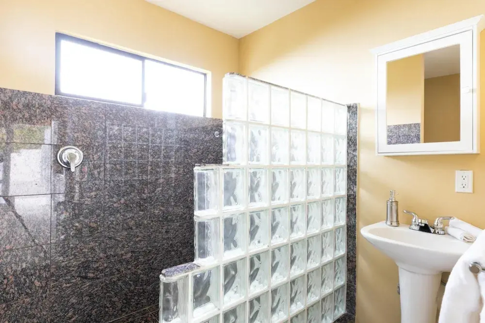 Sea Star by AvantStay | Gold Medal Olympian's Malibu Estate | Pool, Spa & Views