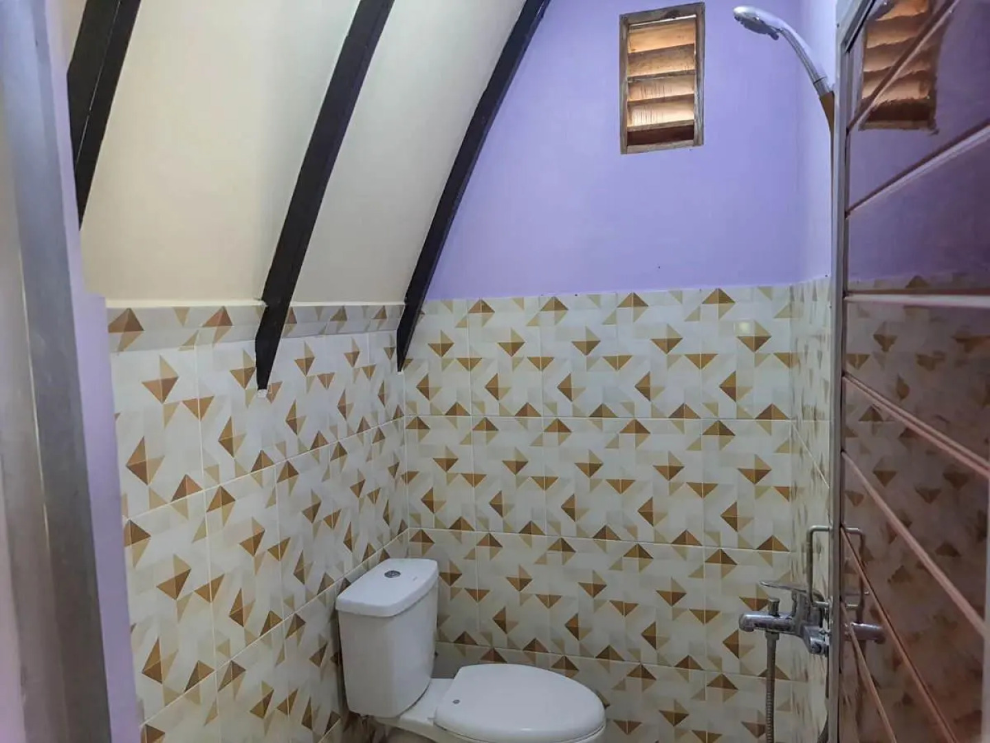 Bungalow Ungu Kebumen