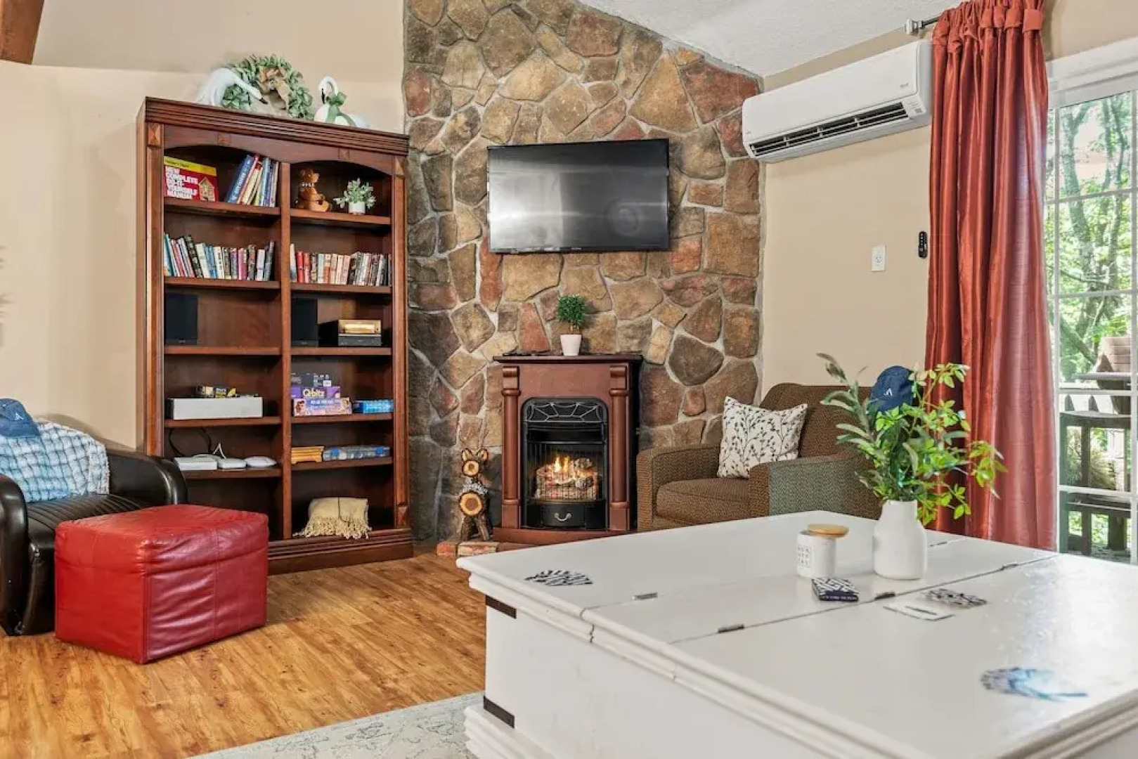 Slope Lodge by Avantstay Prime Location Pool Hot Tub Access Deck