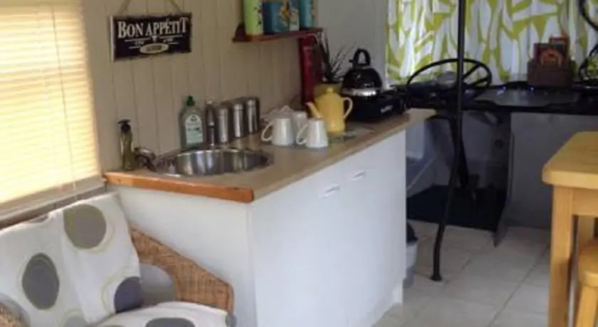 Bed and breakfast Lakeside Vintage French bus