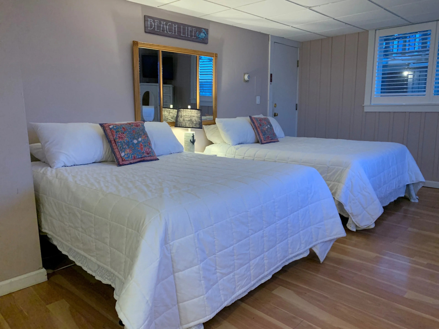 Vineyard Harbor Motel - Private Beach