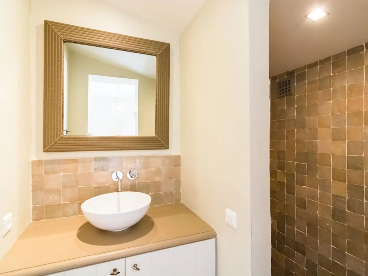 Beautiful, Spacious Villa With Private Swimming Pool Near Recreation Lake Lac de Castillion