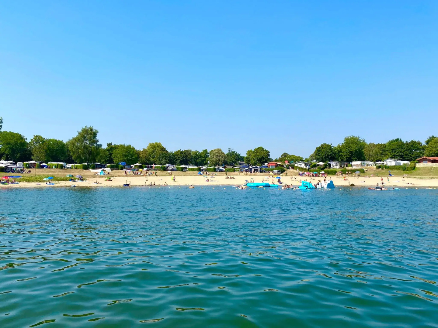 Wellness chalet with a sauna, in a holiday park directly on a recreational lake