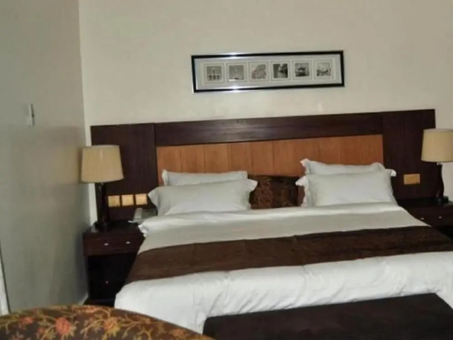 De Brass Suites Hotel