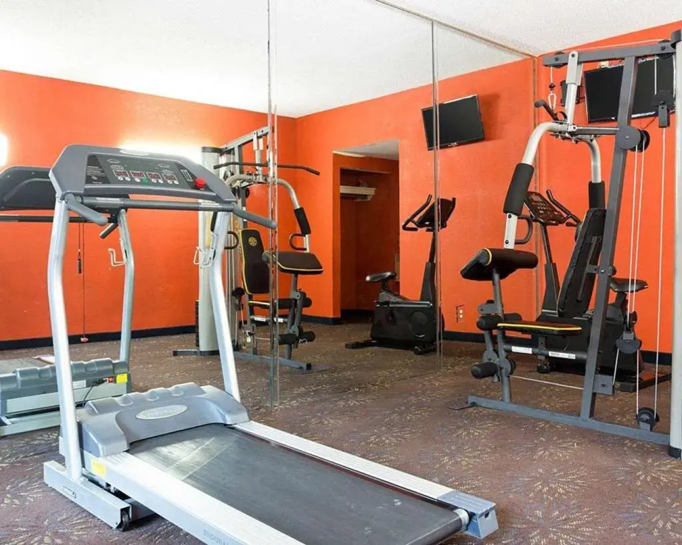 Quality Inn & Suites At Six Flags