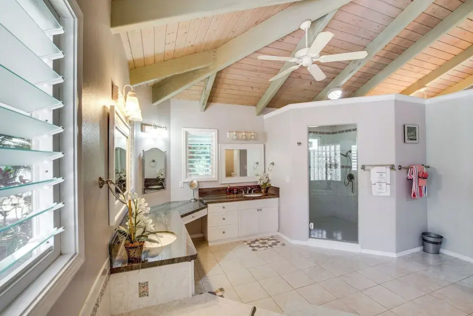 Honomu Home w/ Screened Lanai + Ocean Views!