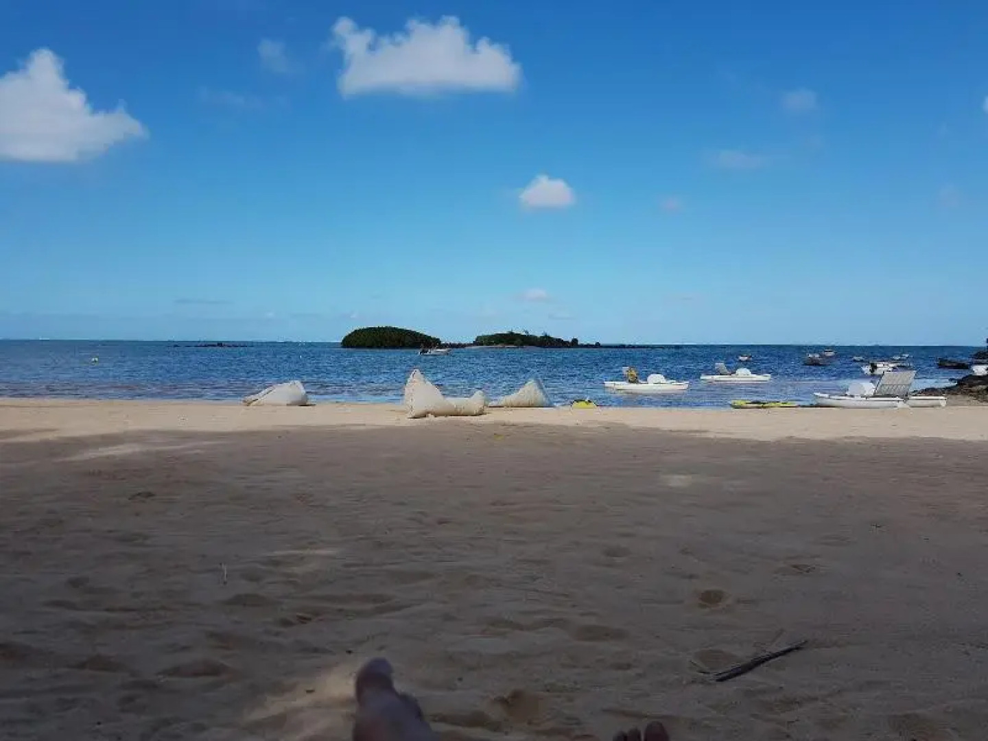 Azuri Apartment with Beach, Pools, Gym, Restaurants, Spa, Boats, kids Corner