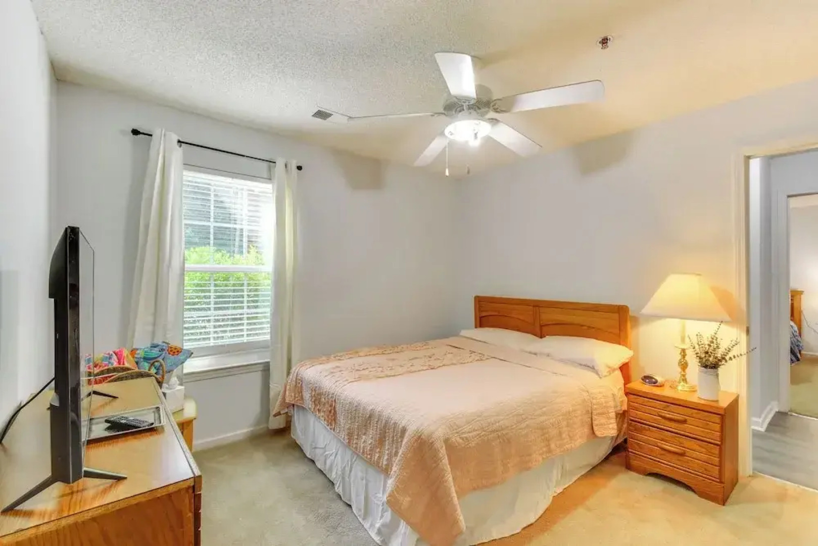 Scenic Outdoor Space: Lake Keowee Retreat!