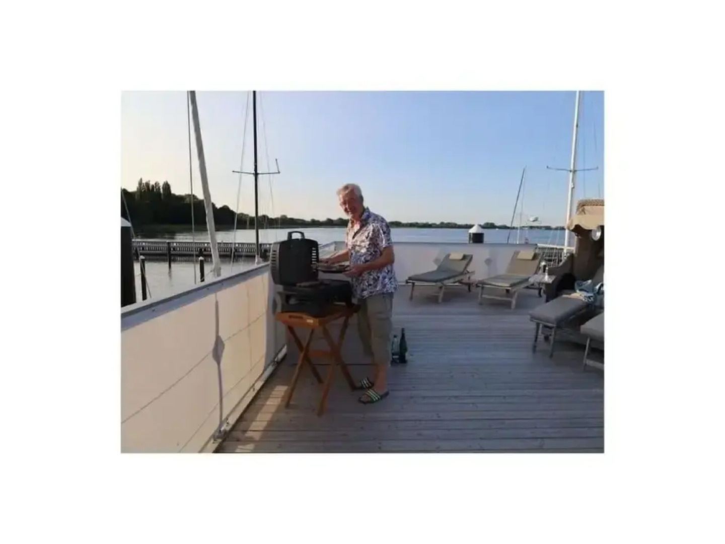 Houseboat Liliput Comfortable Holiday Residence