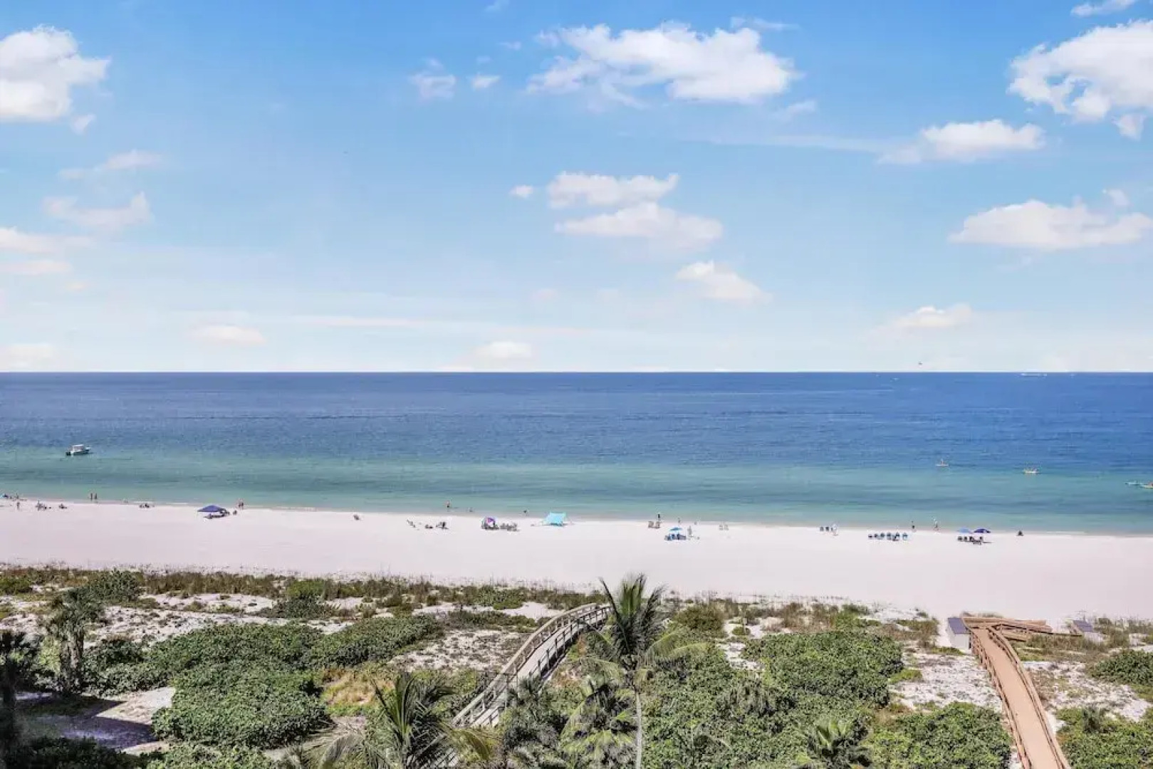 Cozy Beachfront Getaway With Pool and spa