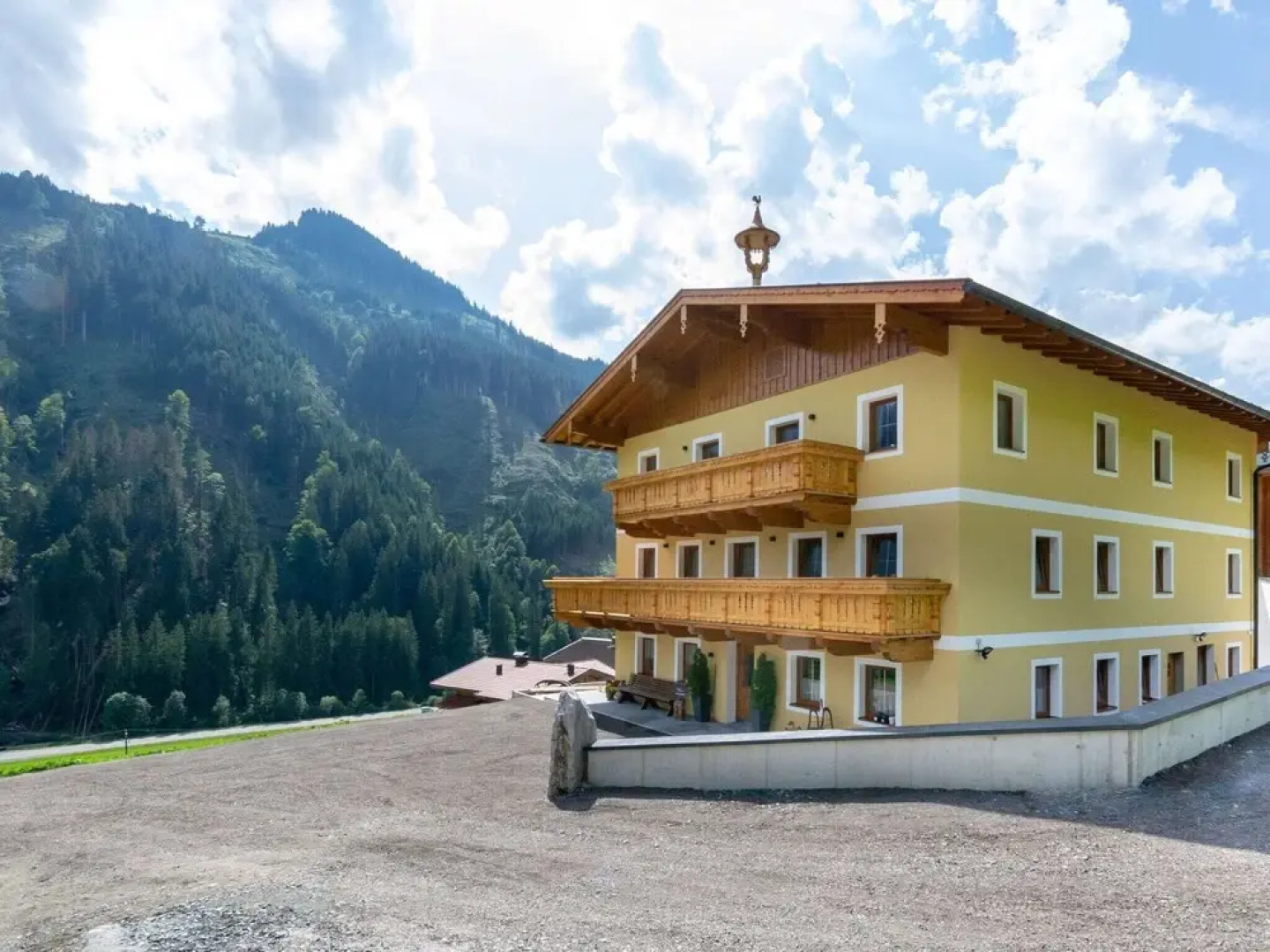 Spacious Apartment in Saalbach with Ski Boot Heaters