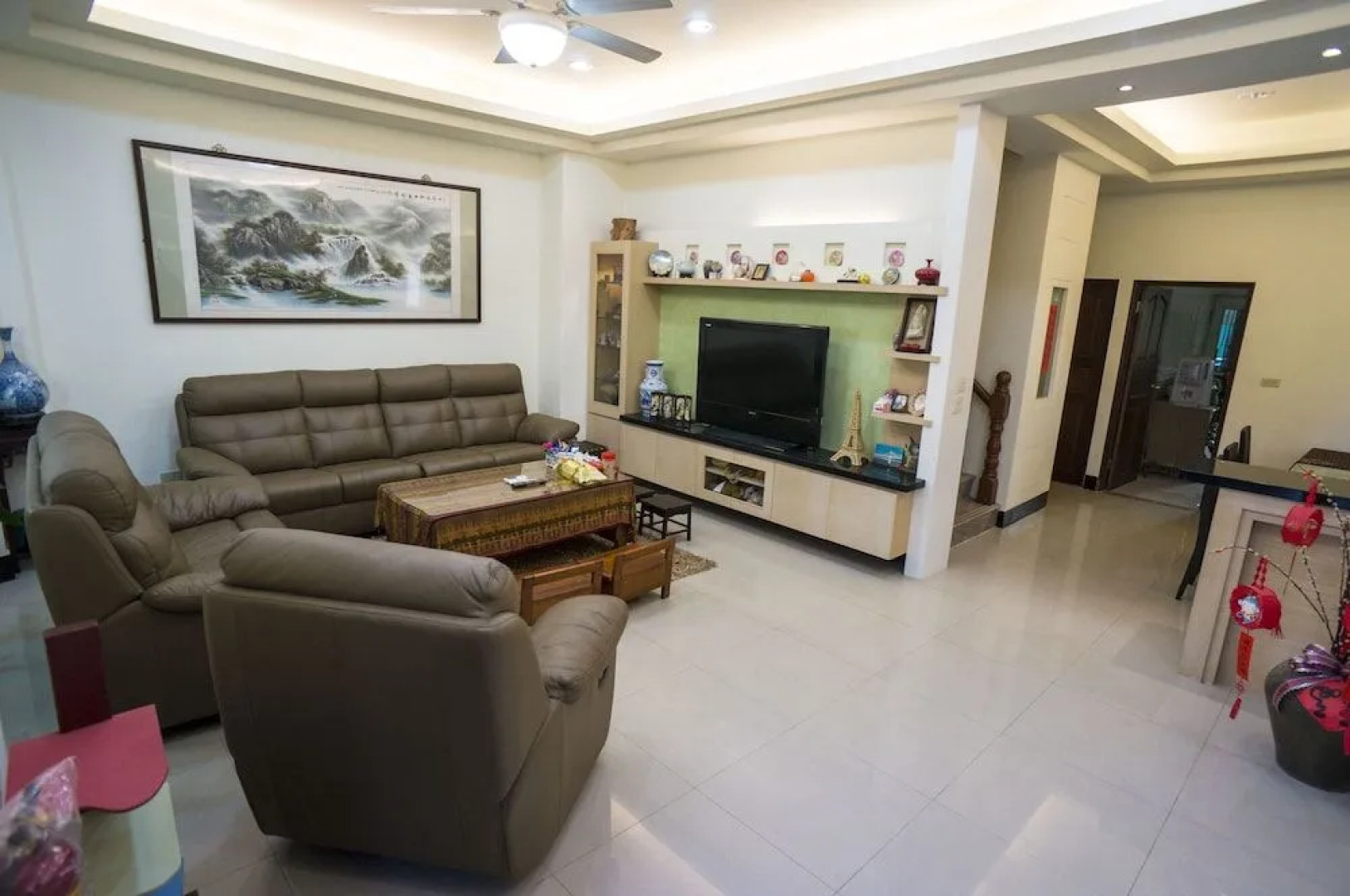 Red Tomato Modern Branch