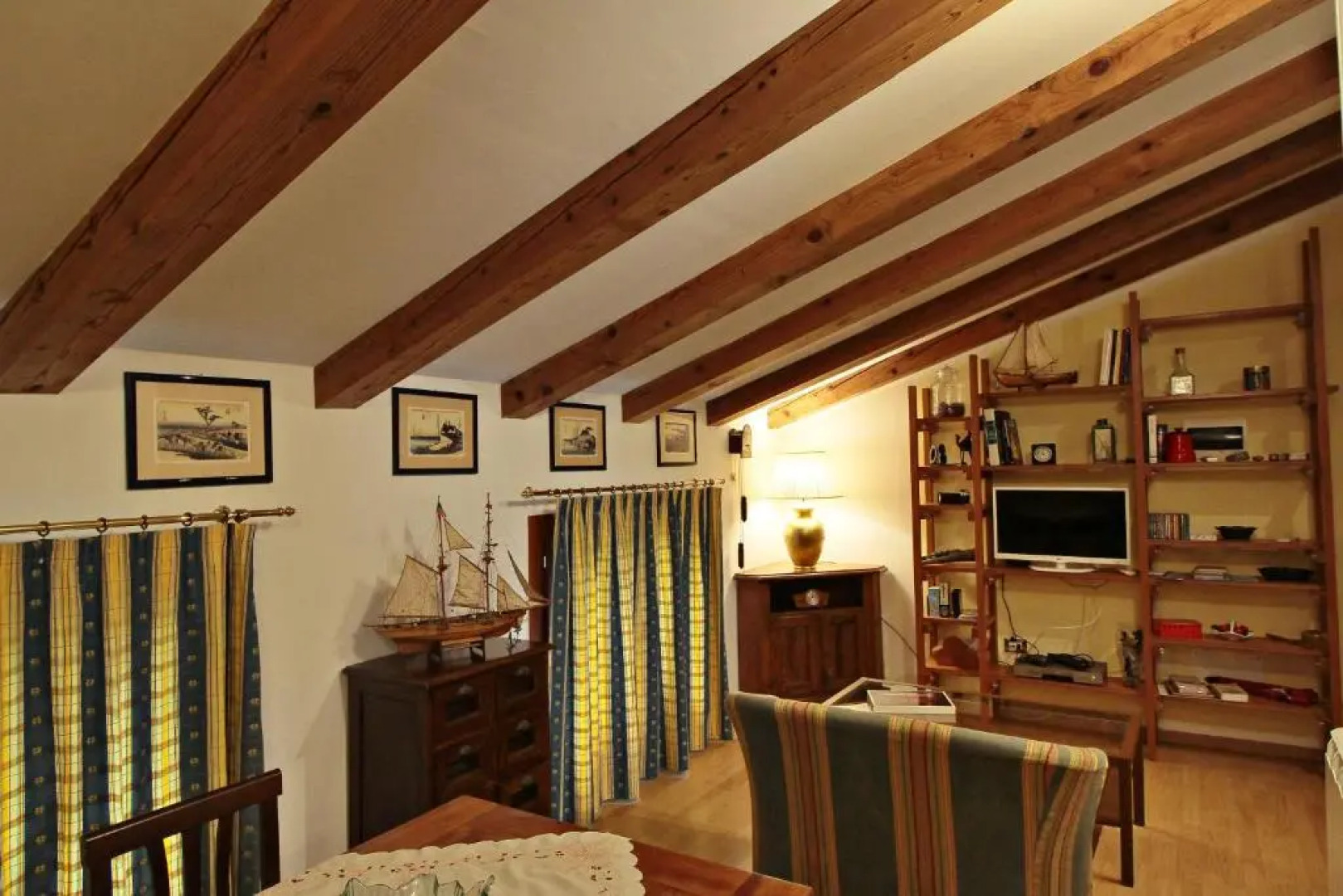 CA' LEONE - Sans Souci - Apartment in Villa with Pool