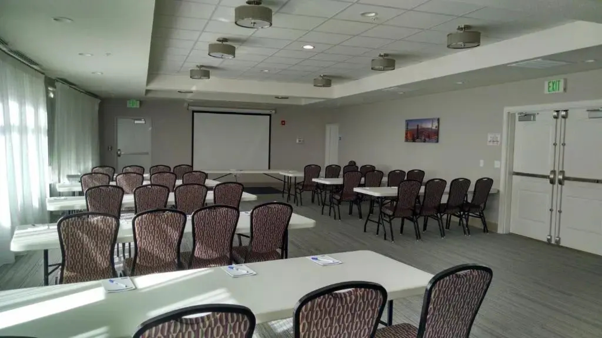Holiday Inn Express & Suites Price
