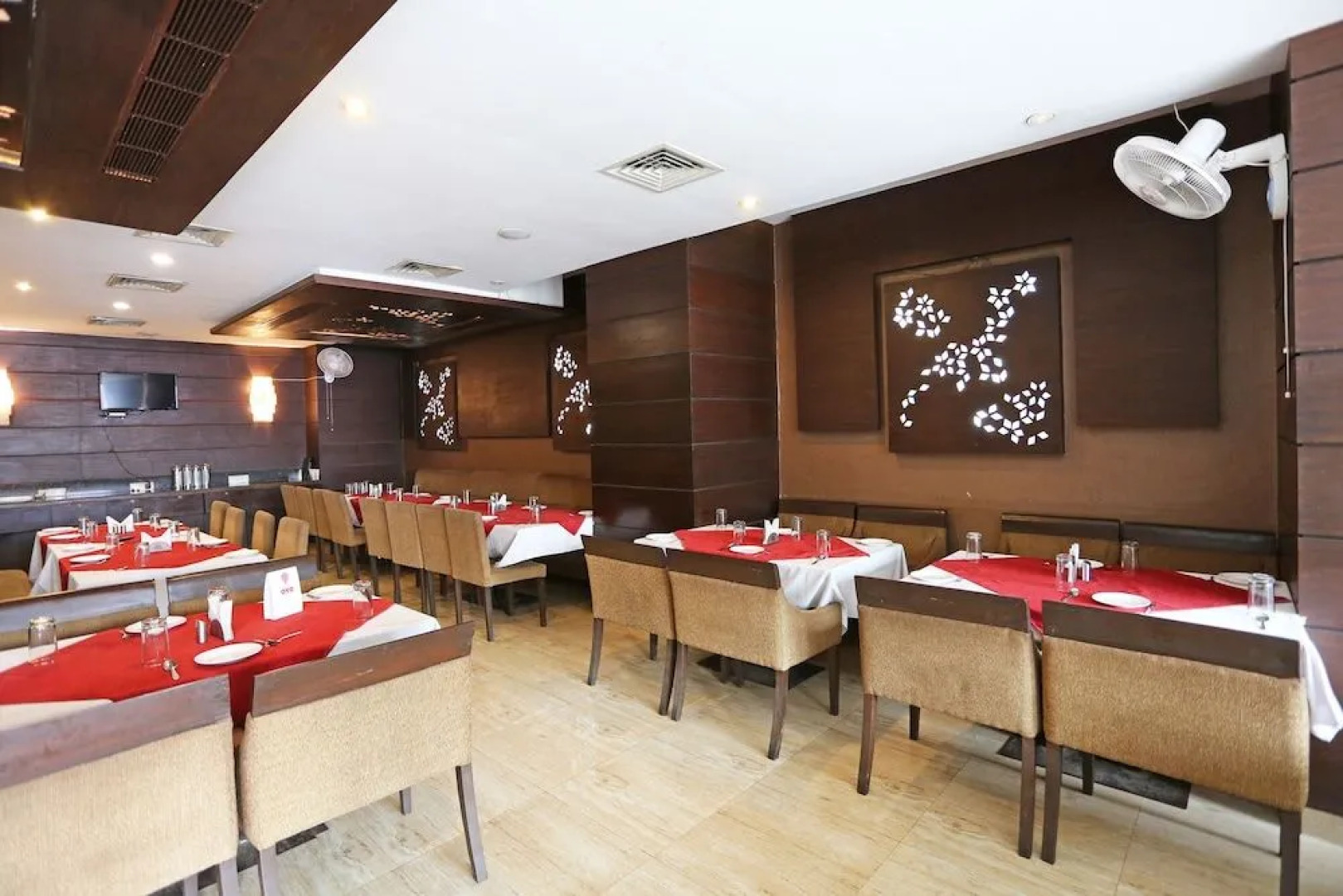 OYO 9580 Hotel Garnet Inn