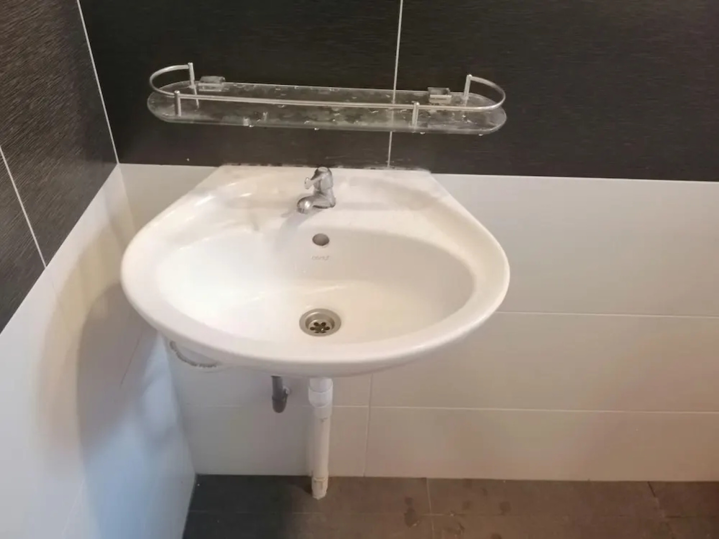 OYO 90028 Ragula Hotel