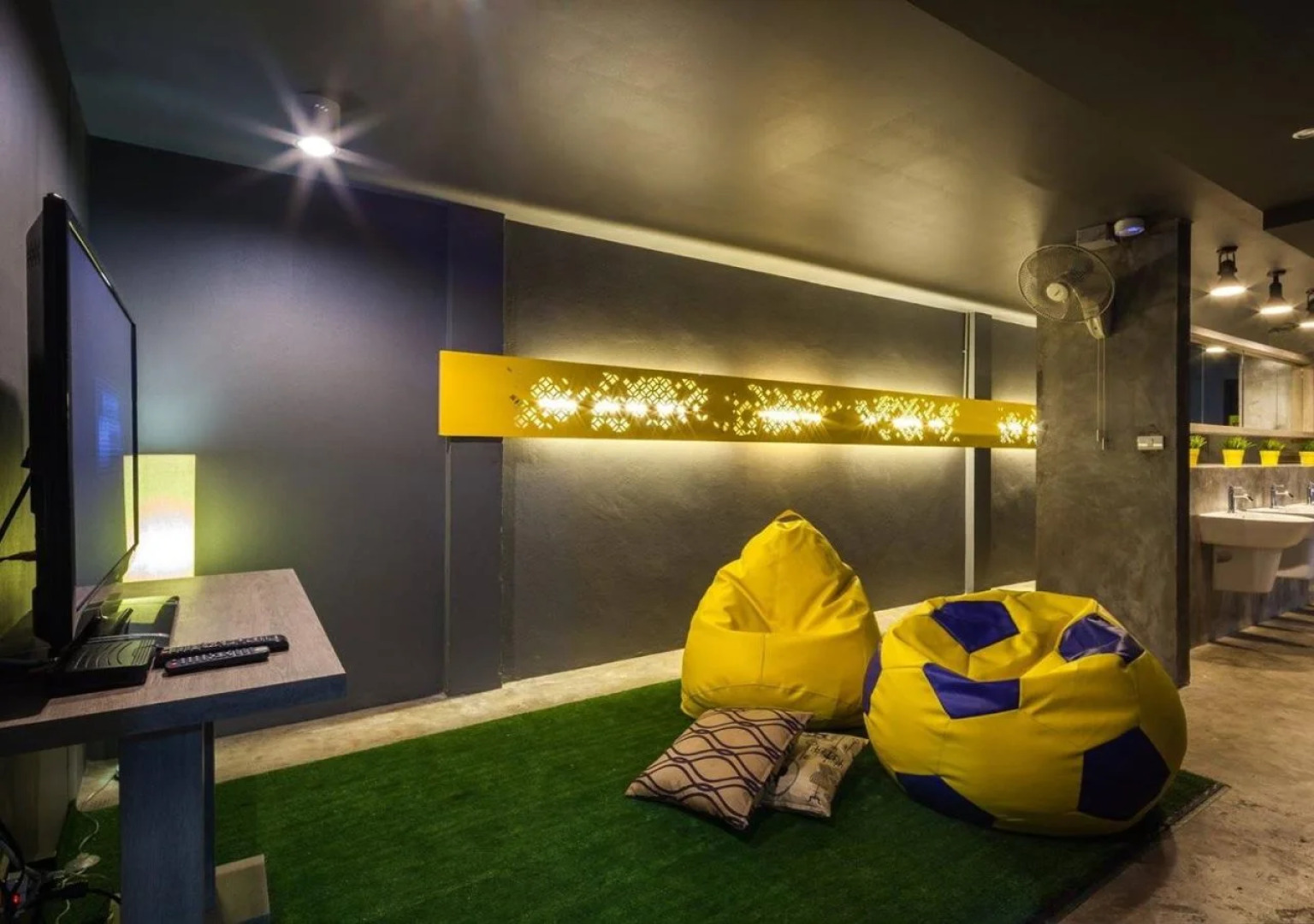 Fulfill Phuket Hostel