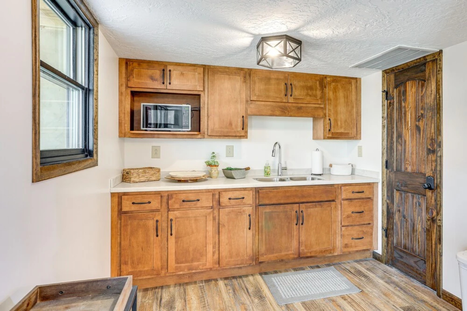 'the Duck Farm' Sugar Tree Hideaway w/ Yard!