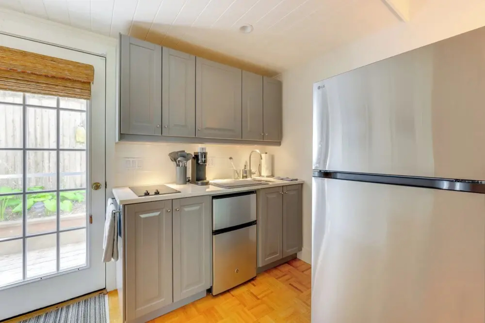 Steps to Beach: Stylish & Lofted Provincetown Gem