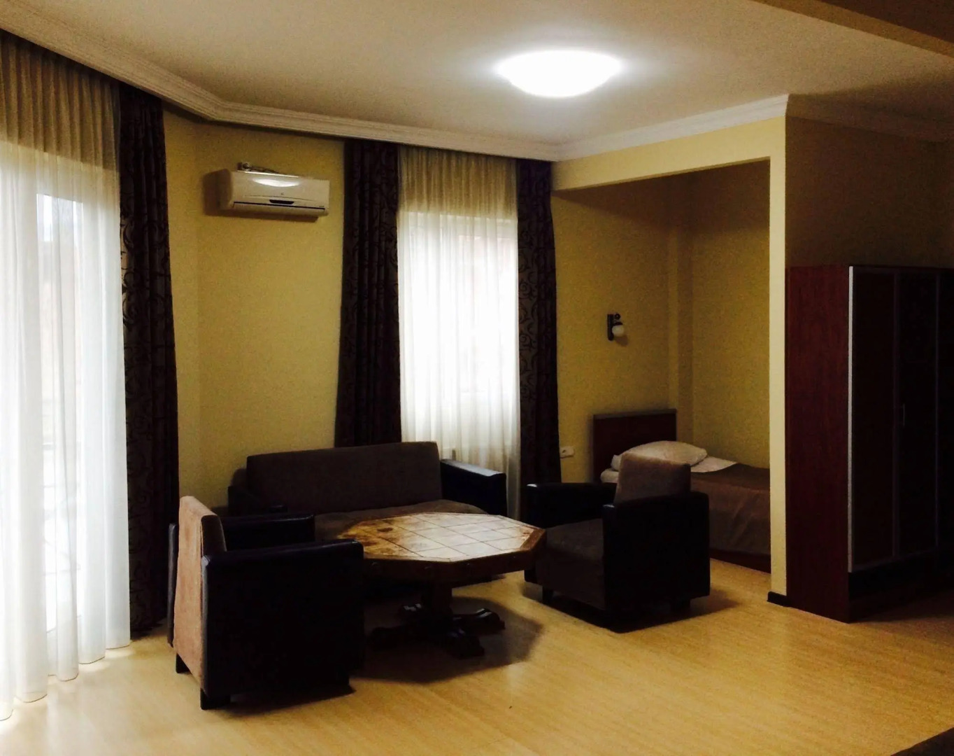 Армази Палас