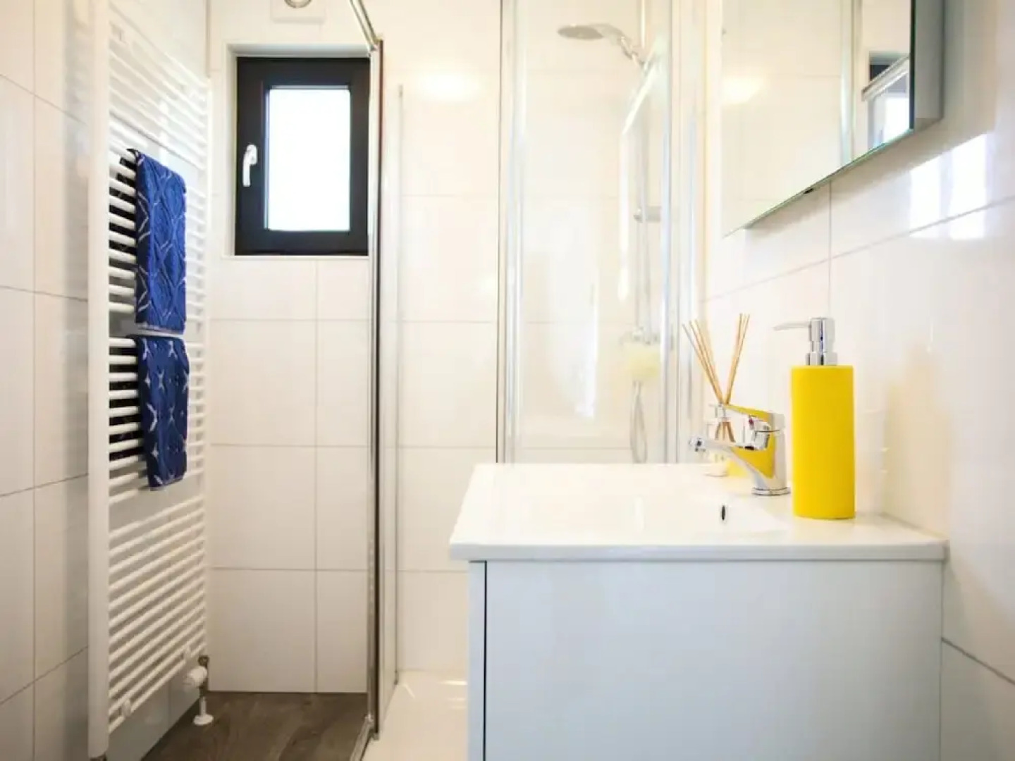 Holiday Park Home With Modern Charm