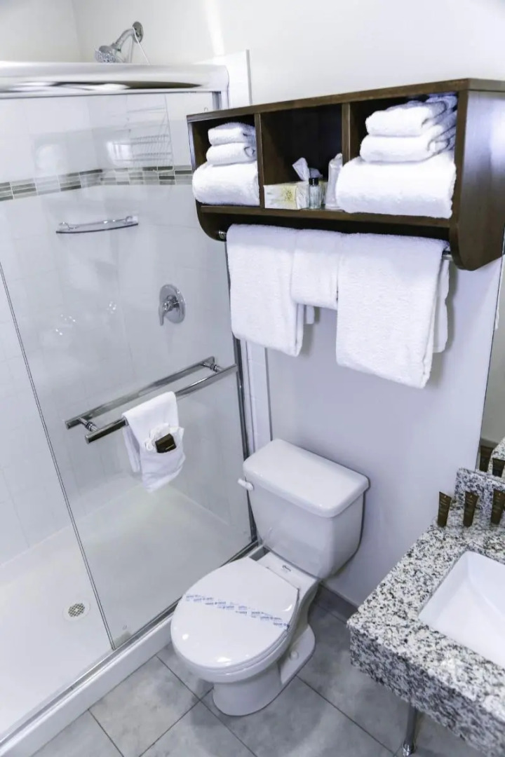 Walking Eagle Inn & Lodge