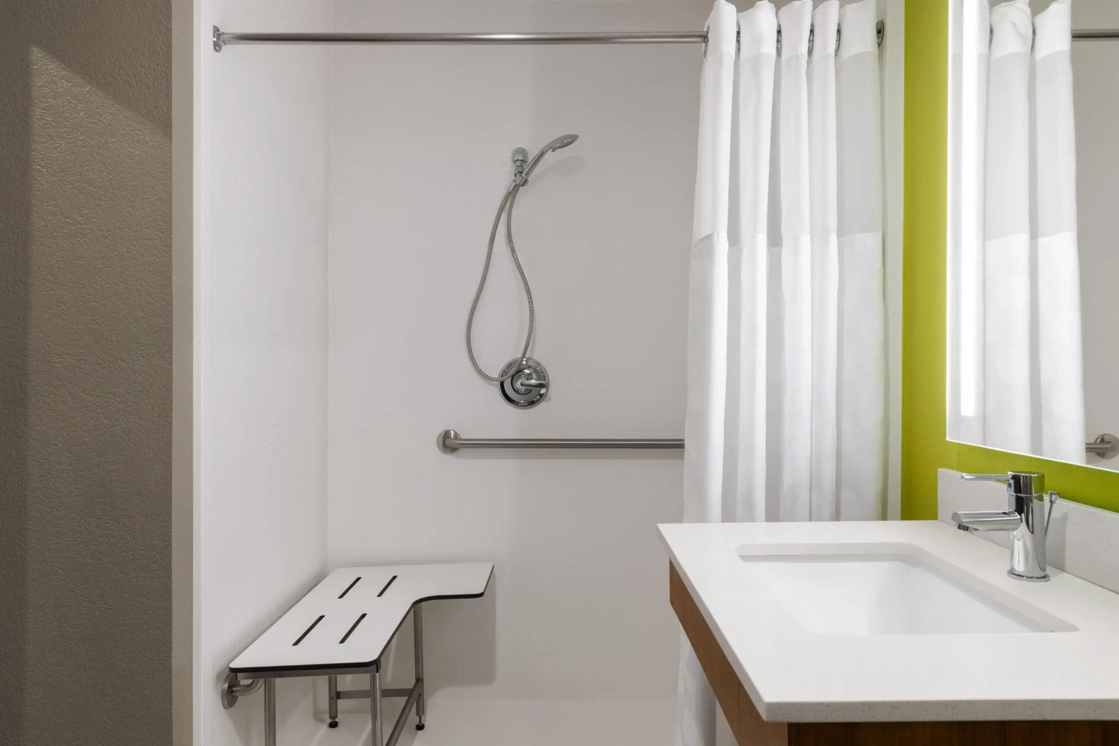 La Quinta Inn & Suites by Wyndham Shawnee