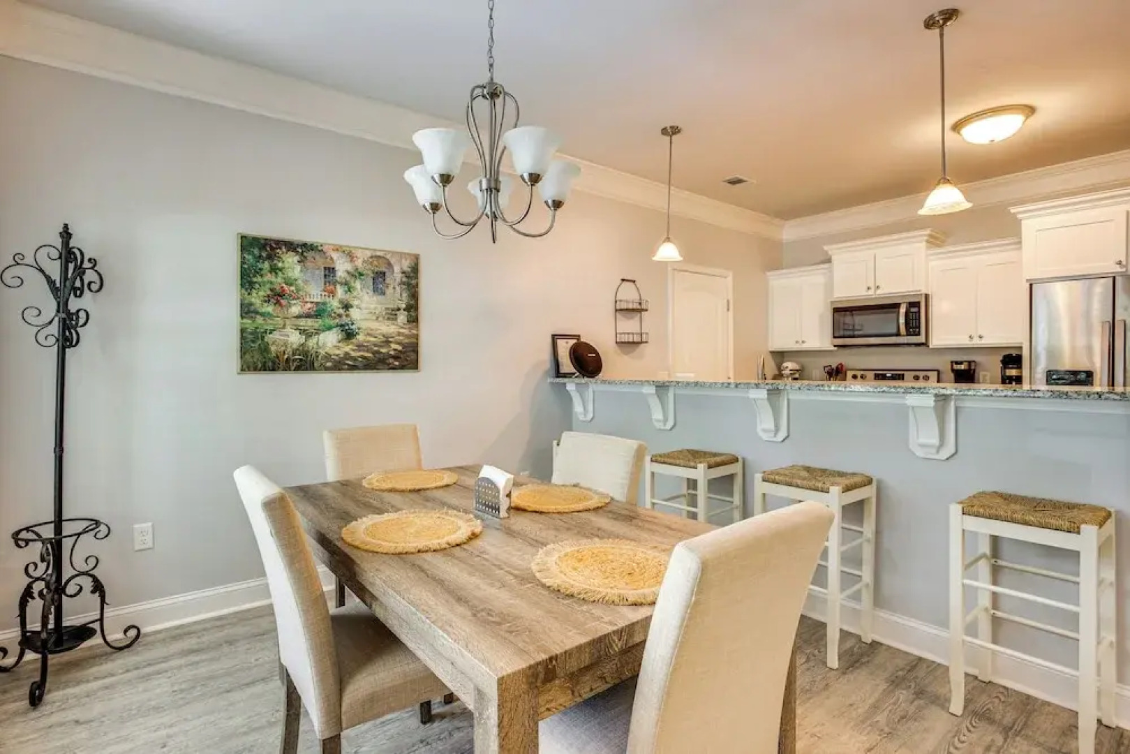 1 Mi to Riverfront: Darien Family Home