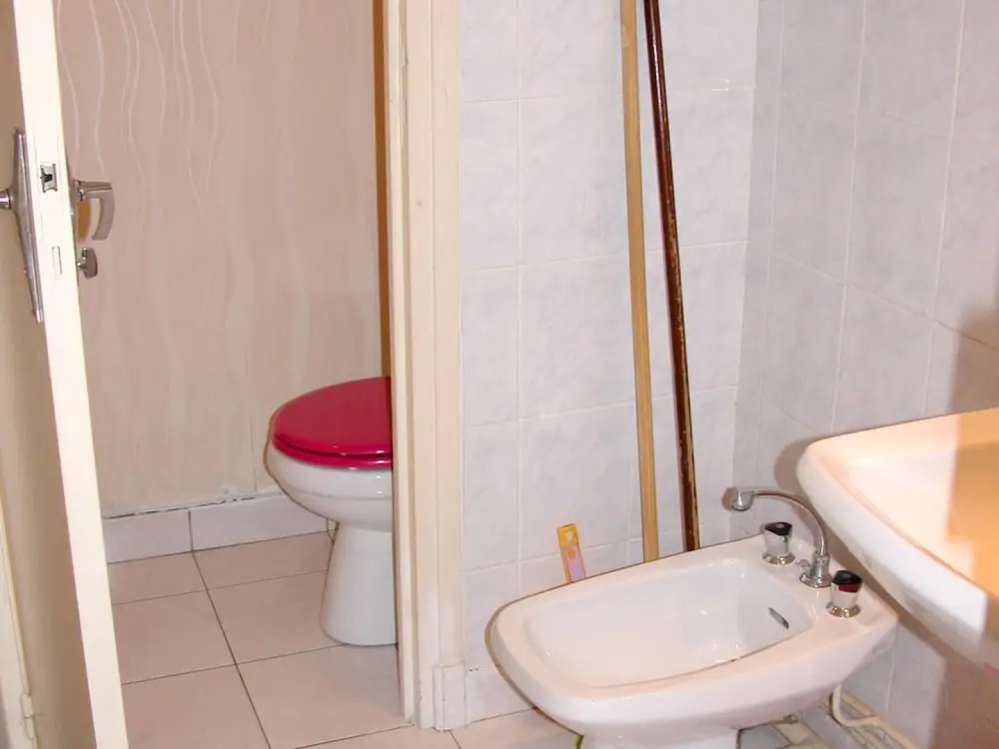 Studio in Néris-les-bains, With Wonderful City View, Enclosed Garden and Wifi