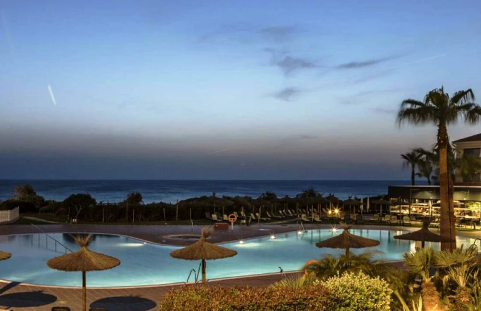 Lofts a pie de playa con piscina comunitaria