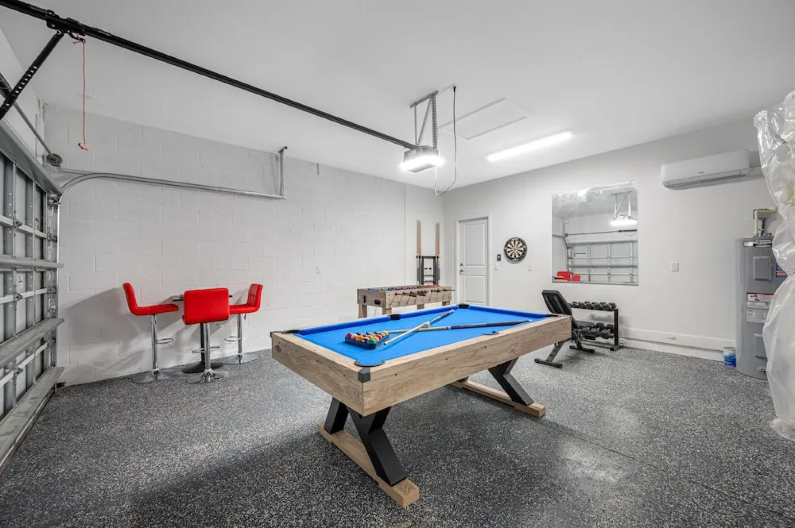 Luxury Modern Villa w/ Pool, Jacuzzi & Amenities!