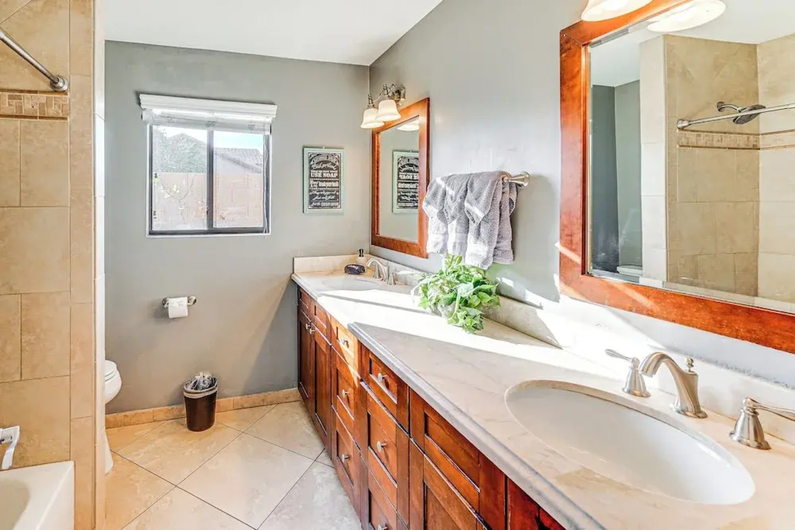 Saltwater Pool & Grill: Tempe Retreat!